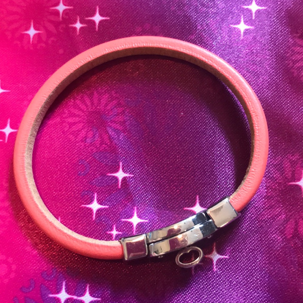 🌺Pre loved Fossil 🌵leather lock 🔒 bracelet